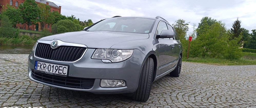 Skoda Superb cena 29999 przebieg: 299000, rok produkcji 2010 z Gubin małe 352